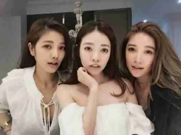 Mothers And Daughters Who Look The Same Age (Unbelievable Photos)